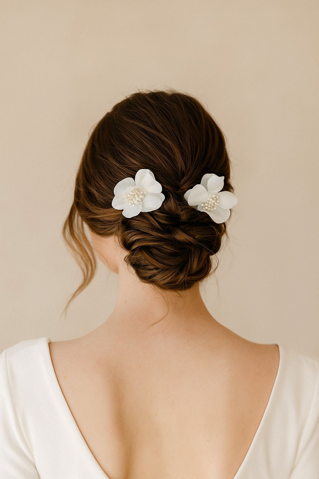 2025 Gelin Saçı Aksesuarı Trendleri: El Yapımı Tokalar ve İnci Detaylar