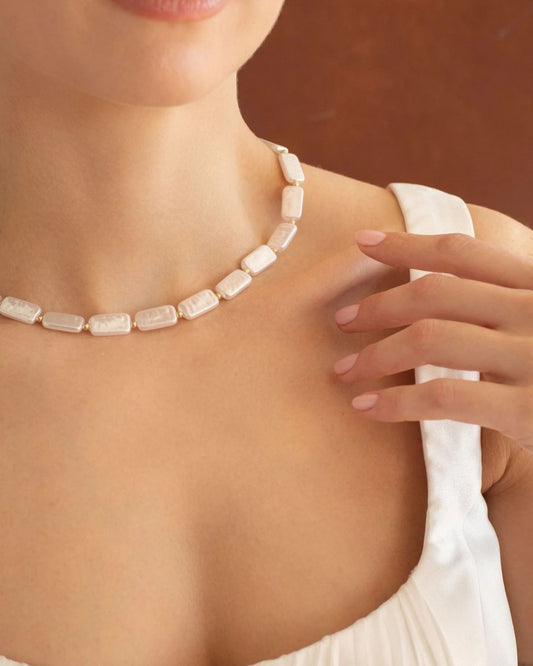 İnci Köşe Detaylı Kolye