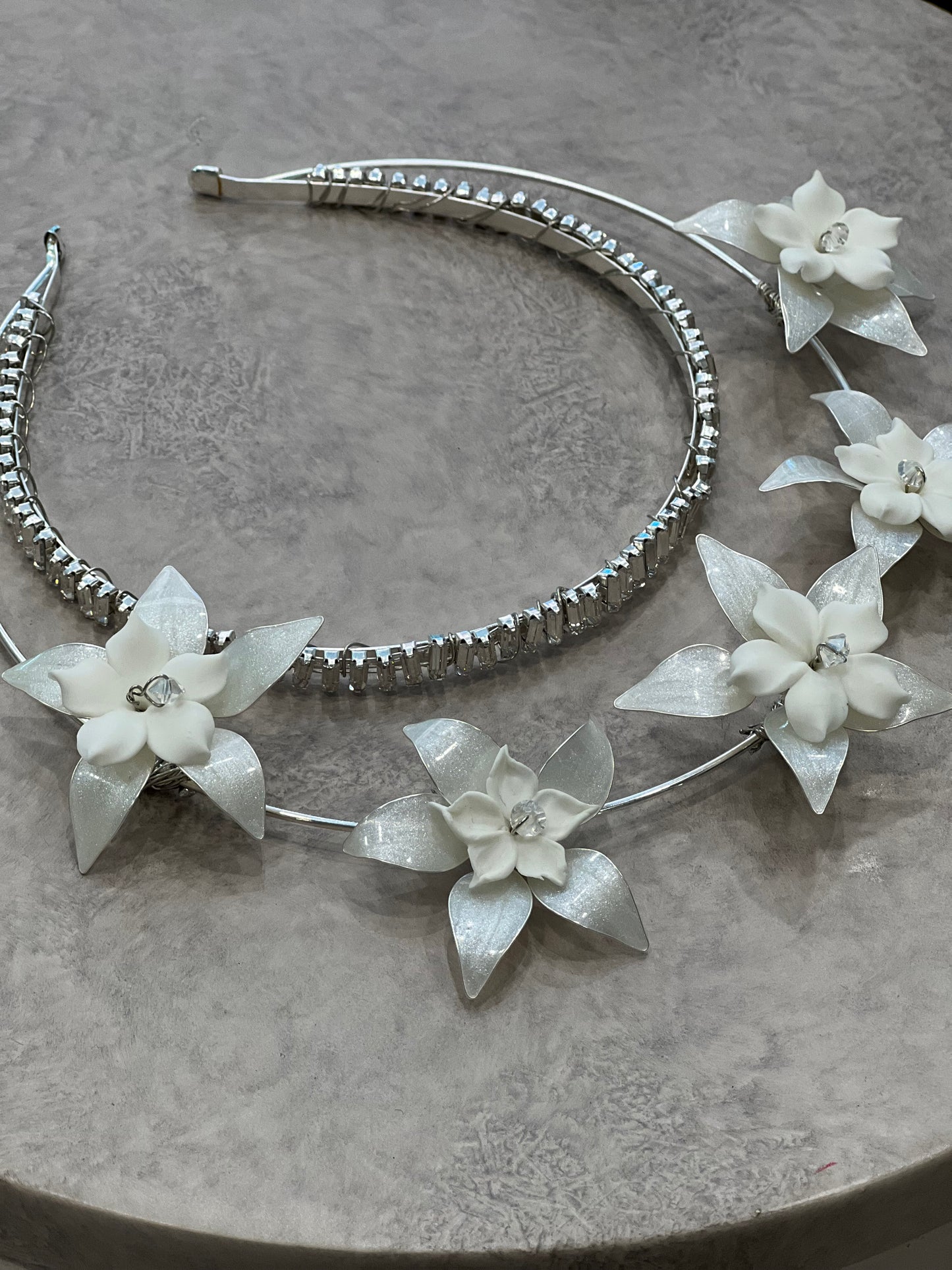 taş ve reçine çiçekli gelin tacı