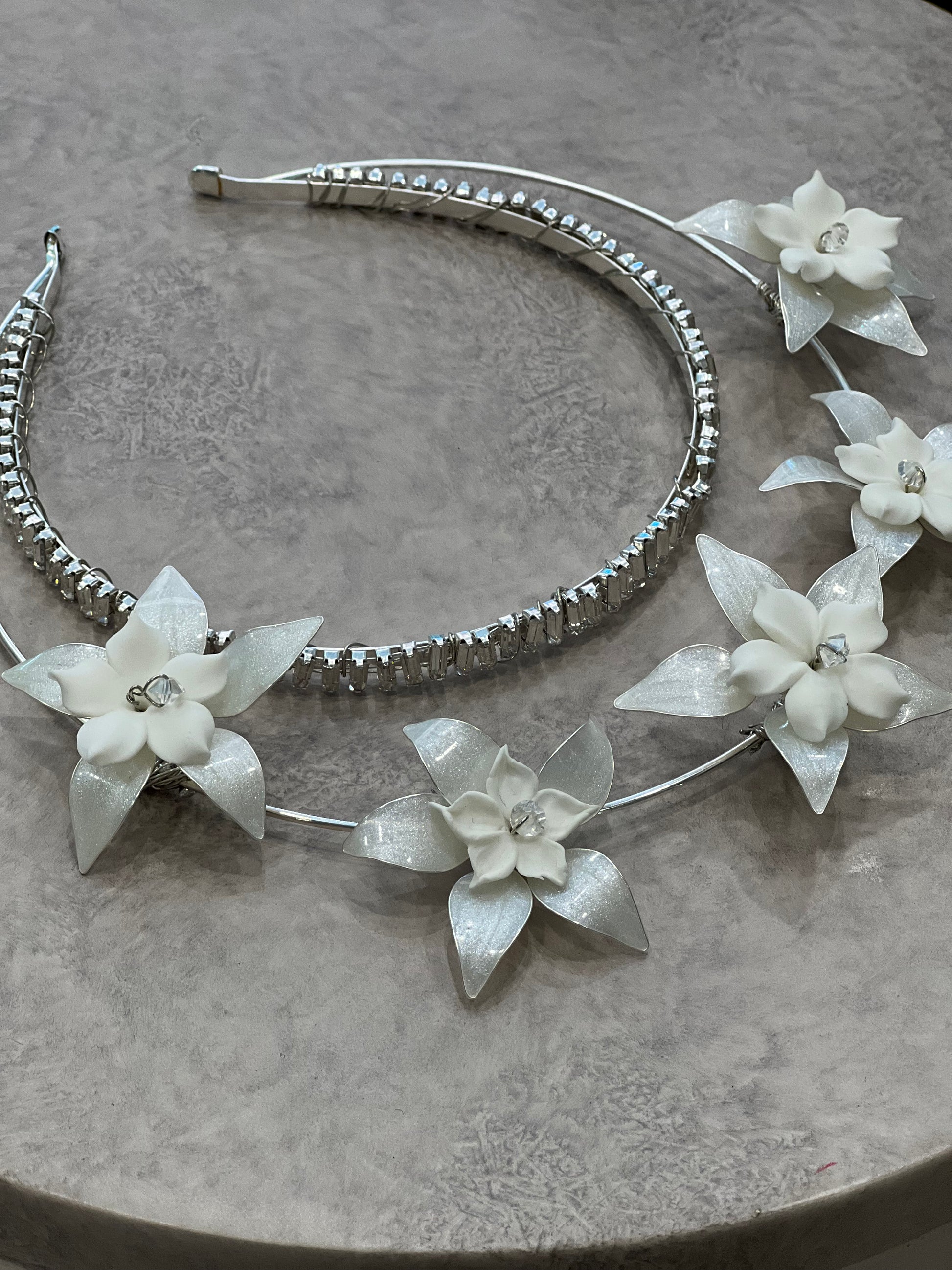 taş ve reçine çiçekli gelin tacı